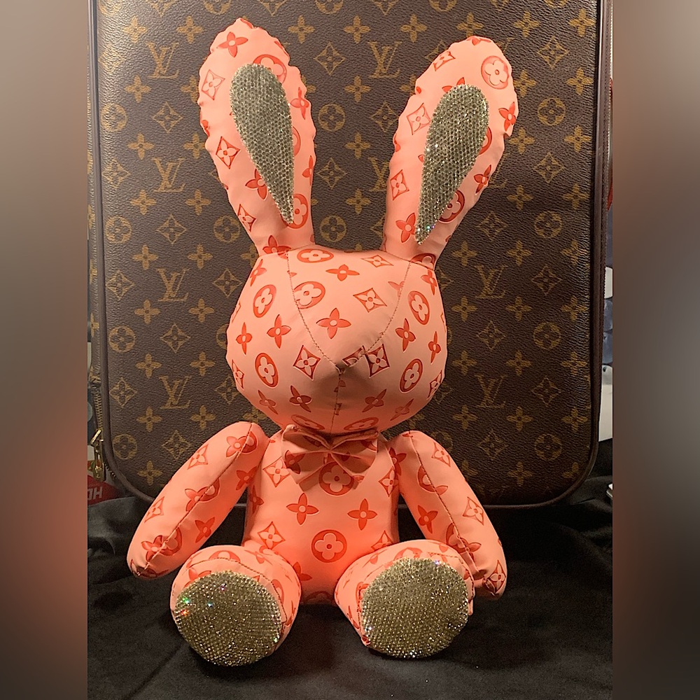 BEAUTIFUL rhinestone luxury print pink bunny!!!